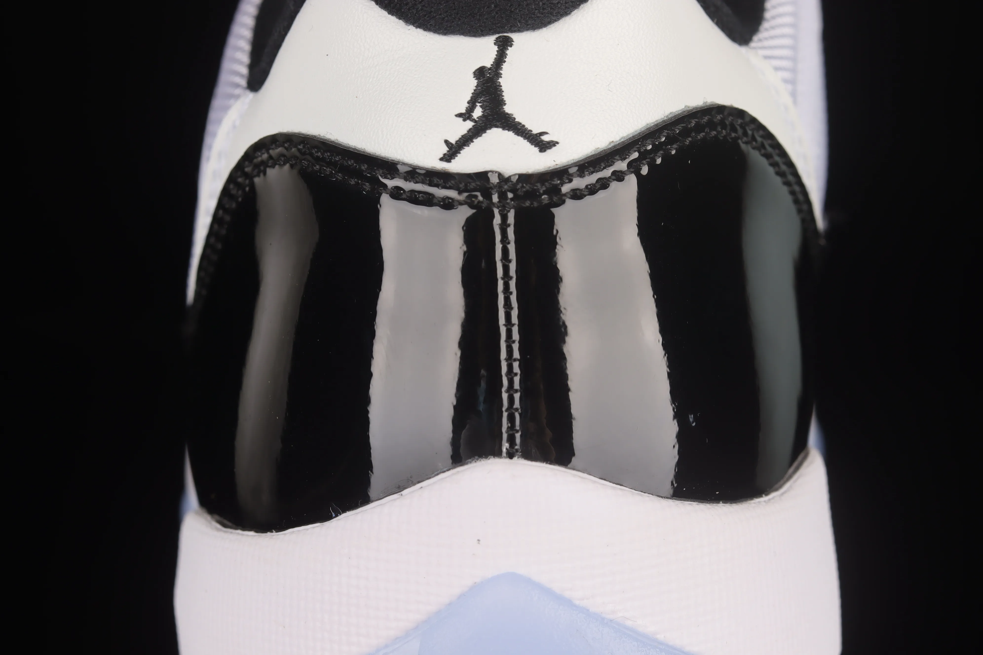 All categories Air Jordan Jordan series basketball shoes Air Jordan 11 F version Air Jordan 11 Low "Concord" AJ11 Kang buckle white black genuine carbon low-top basketball shoes 528895-153